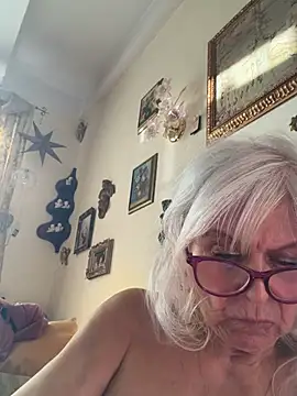 HotGrandma70 - 🍒Brüste 2 Minute zeigen
