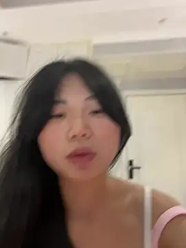 Yue-ai - .双手背后喝一杯水