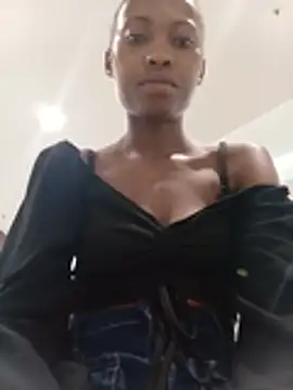 Sweethoneypot25 - Flash hard nipples in the mall rsk😋 🤪