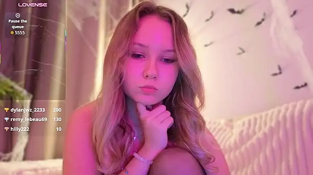 Queenneee - rub pussy