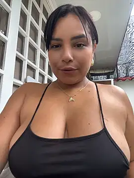 Sara-Vegaa - FUCK ME UNDER THE TABLE