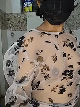 Mini-cutie - Boobs and oil show