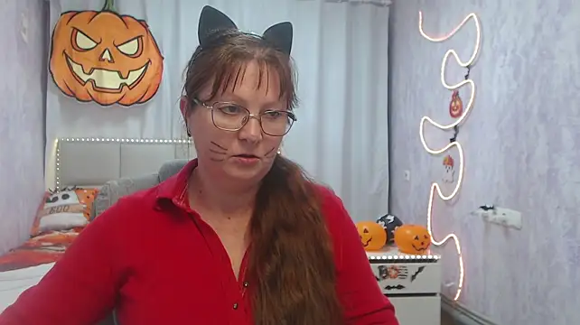 VanessaHotts - I’m a wild cat... come play with me...