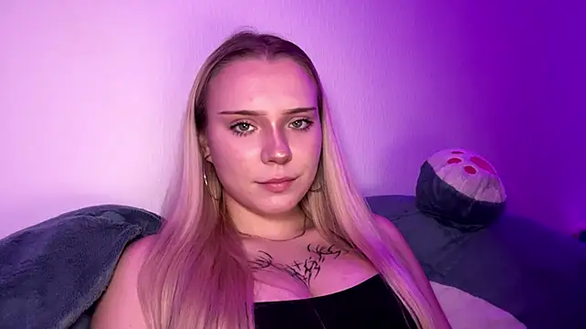 KyraBumbray - Send Hot Photo in PM