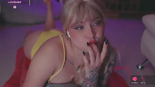 Sensualkattt - Flash boobs+tease nipples