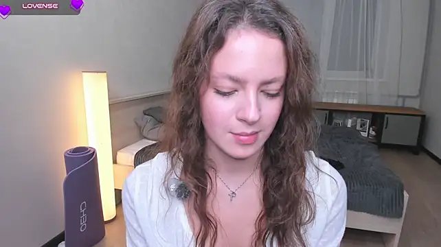 MarviSinner - I'm teasing you with my cleavage