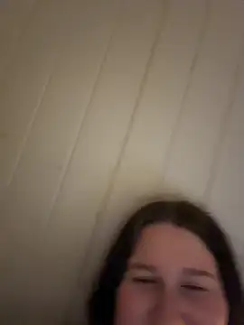 Xopeachybaby - GF licks my pussy off cam