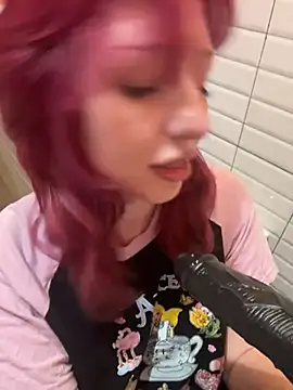 RonnieKiss - Suck dildo