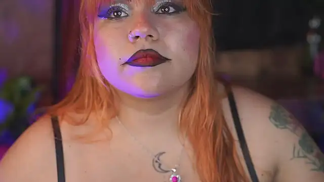 Samanta_Bigboos - Is my sweet saliva playing on my face?
