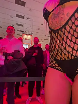 Bambixboo - free boobs in front of strangers