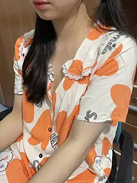 Sbdcjw_surimmmo1037 - take off the baby's shirt.