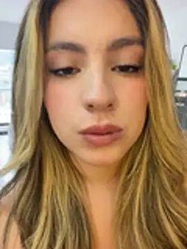 Cloee_Rainbow1 - Caress and show your pussy up close😈👀
