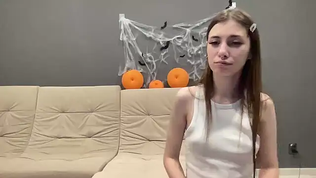 Cowgirl_aimeee - SHOW KITTY’S FEET WITH CREAM