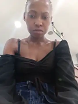 Sweethoneypot25 - Flash shaved fat pussy n the mall 😋 🫣