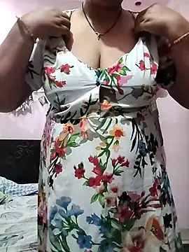 Hot_Aunty_44 - Boobs