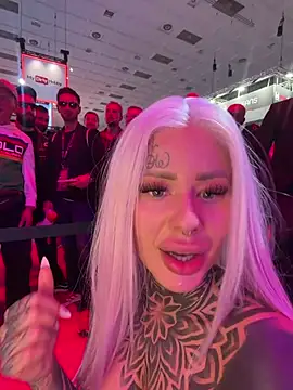 Bambixboo - free boobs in front of strangers