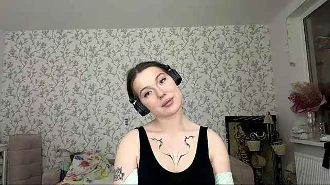 ElizbethPizza - air kisses for all