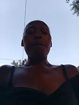 Sweethoneypot25 - Flash shaved fat pussy n the mall 😋 🫣