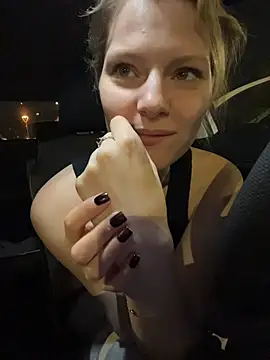 MaryHiggins - Playing with a dildo