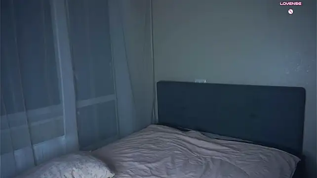 LashundaBudzik - fingering my kitty and taste my finger