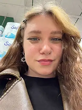 Lucy-joy - shake boobs under top