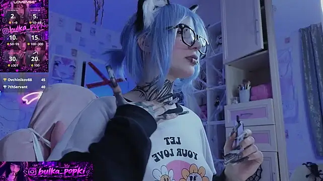 Nana_stolass - play with my tight little butt