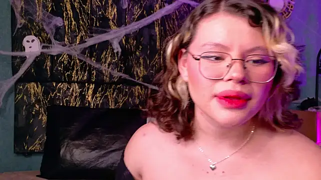 NinaFiore - Dildo in my pussy another in my mouth
