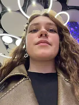 Lucy-joy - shake boobs under top