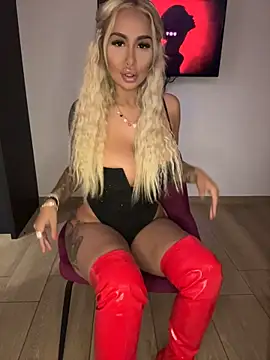 GoldenAmber_xx - Wet pussy loading…