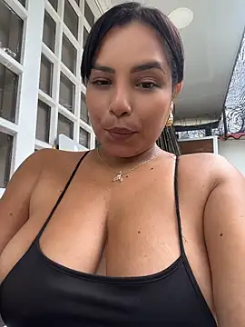 Sara-Vegaa - FUCK ME UNDER THE TABLE