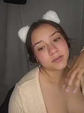EmilyRoy77 - Dildo in my virgin pussy