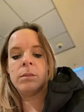 SexyMilf_1987 - Komplett nackt auf dem Klo Fingern