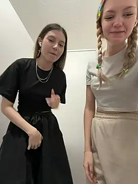Elsawhere - SHAKE 2 ASSES 😍🍑