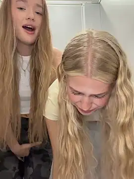 Kira_mia - BOTH GIRL RUB WET PANTIES😘