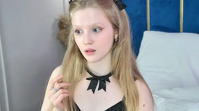 LilianHowards - play under my panty