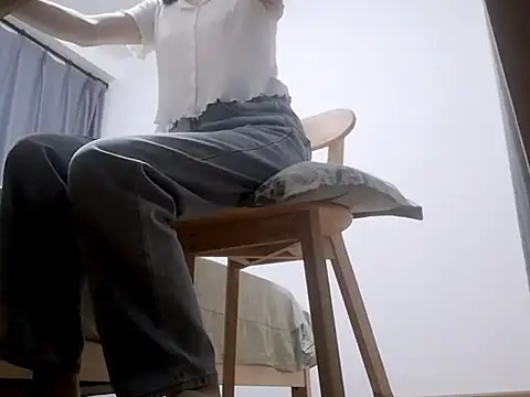 Yuhan116 - 郁函脱光衣服 身体站直秀身材 背对镜头像被前男友抚摸身体私密位置3分钟
