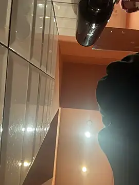 RonnieKiss - Completely naked