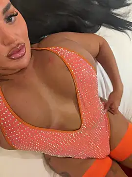 BIGBOOTYELLIEXXX - shake ass and suck dildo