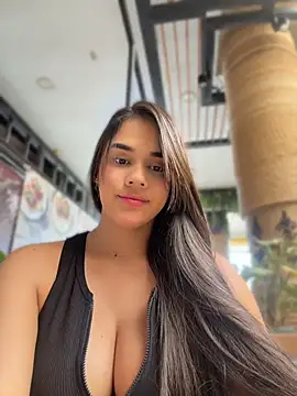 BellaLeclair_ - Tease with boobs