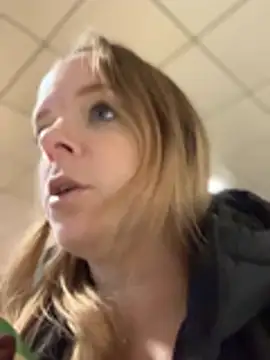 SexyMilf_1987 - Komplett nackt auf dem Klo Fingern