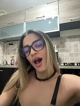 SelenaSweetie - Show Boobs and Oil Massage