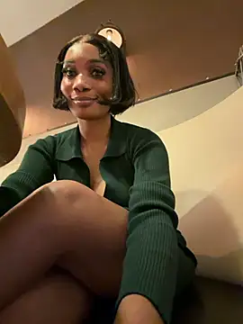 ___Nessa - Hard squirt on Public seat here