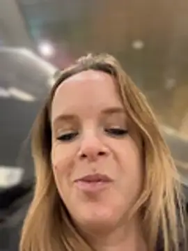 SexyMilf_1987 - Komplett nackt auf dem Klo Fingern