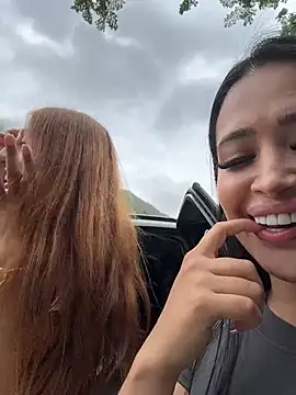 Sara_fun - Naked in car