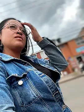 Outdoors-Mia_Khalifa - 2 fingers in pussy