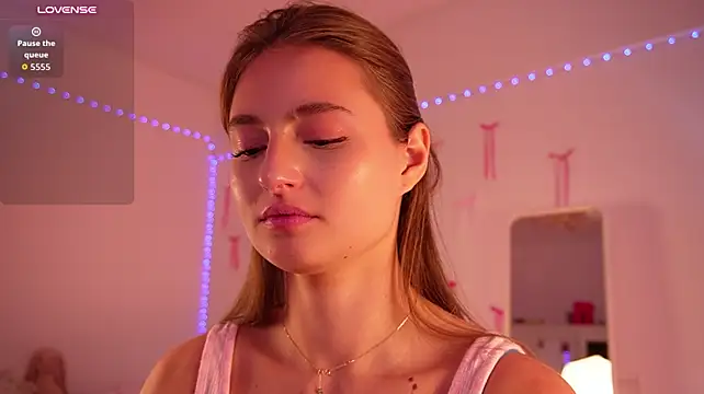 Lisa_poetry - Sexy boobies massage closeup