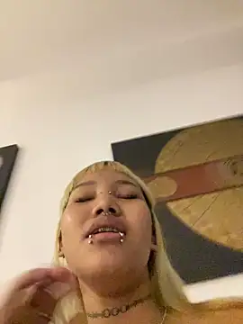 Scarlet_Thai - suckinkg a dildo 30 minit