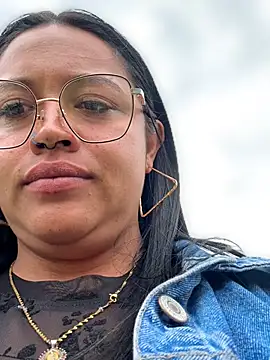 Outdoors-Mia_Khalifa - 2 fingers in pussy