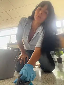 LuxeBrunetteXXX - 3 FINGERS NSIDE CELANING GIRL PUSSY