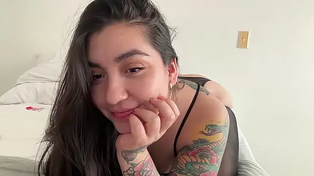 KathiaJenner - Oil on my ass & spank 🛢️